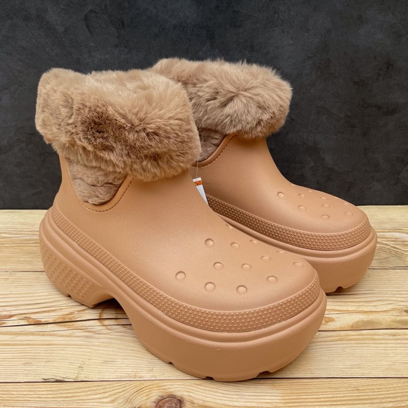 Crocs Stomp Lined Boot - Picture 9 of 16